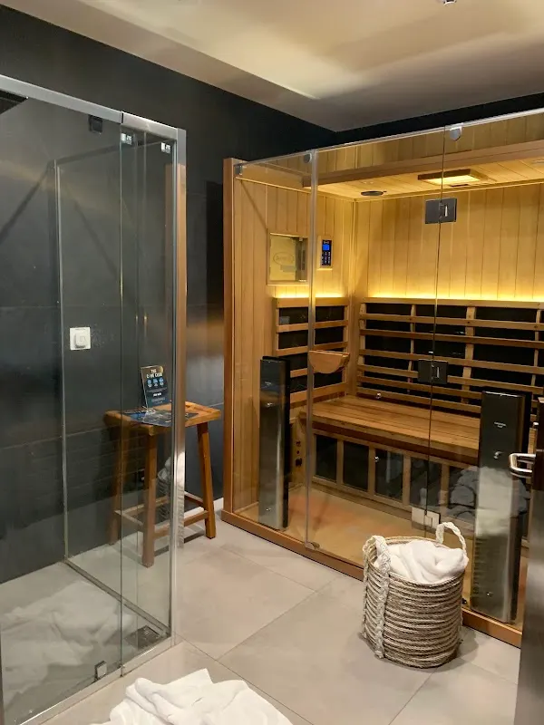 City Cave Broadway — Health spa in Glebe